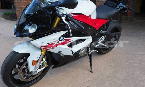 Acheter Occasion Moto BMW S 1000 Blanc à Caluquembe, Huila