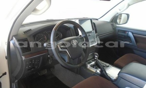 Buy Used Toyota Land Cruiser White Car in Luanda in Luanda Province Buy Used Toyota Land Cruiser White Car in Luanda in Luanda Province