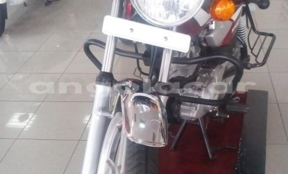 Comprar Usado TVS HLX125 Vermelho Moto em Luena em Moxico Comprar Usado TVS HLX125 Vermelho Moto em Luena em Moxico