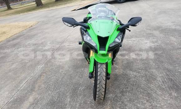 Comprar Usado Kawasaki Ninja ZX-10R Prata Moto em Luanda em Luanda Province Comprar Usado Kawasaki Ninja ZX-10R Prata Moto em Luanda em Luanda Province