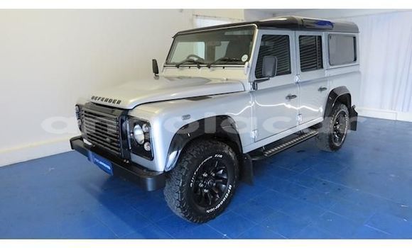 Buy Used Land Rover Defender Blue Car in Luanda in Luanda Province Buy Used Land Rover Defender Blue Car in Luanda in Luanda Province