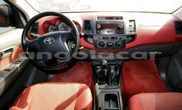 Comprar Usado Toyota Hilux Vermelho Carro em Luanda em Luanda Province Comprar Usado Toyota Hilux Vermelho Carro em Luanda em Luanda Province