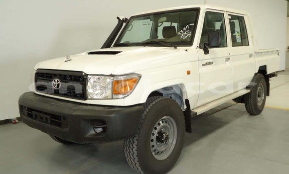 Acheter Occasion Voiture Toyota Land Cruiser Blanc à Luanda, Province de Luanda Acheter Occasion Voiture Toyota Land Cruiser Blanc à Luanda, Province de Luanda