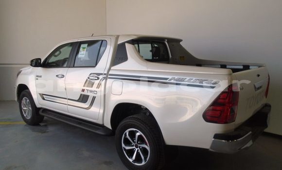 Buy Used Toyota Hilux White Car in Luanda in Luanda Province Buy Used Toyota Hilux White Car in Luanda in Luanda Province