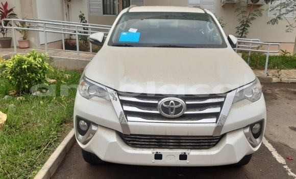 Buy Used Toyota Fortuner White Car in Luanda in Luanda Province Buy Used Toyota Fortuner White Car in Luanda in Luanda Province