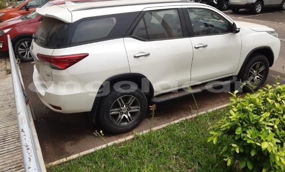 Buy Used Toyota Fortuner White Car in Luanda in Luanda Province Buy Used Toyota Fortuner White Car in Luanda in Luanda Province