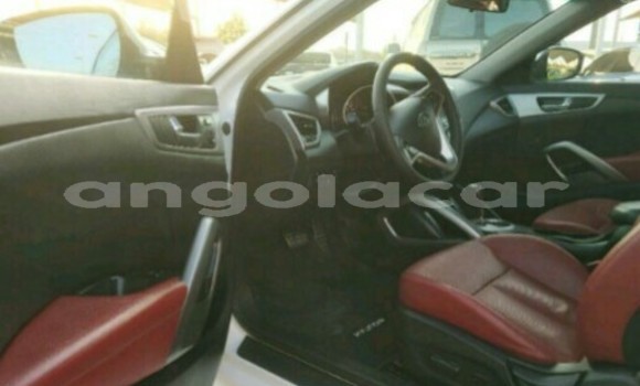Buy Used Hyundai Veloster White Car in Luanda in Luanda Province Buy Used Hyundai Veloster White Car in Luanda in Luanda Province