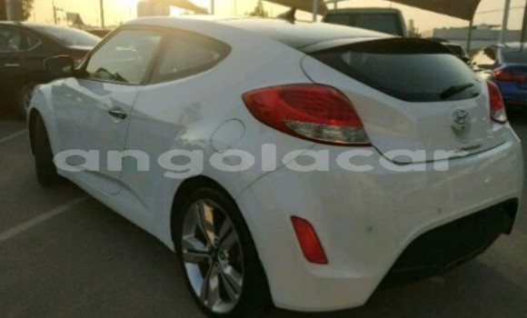 Buy Used Hyundai Veloster White Car in Luanda in Luanda Province Buy Used Hyundai Veloster White Car in Luanda in Luanda Province