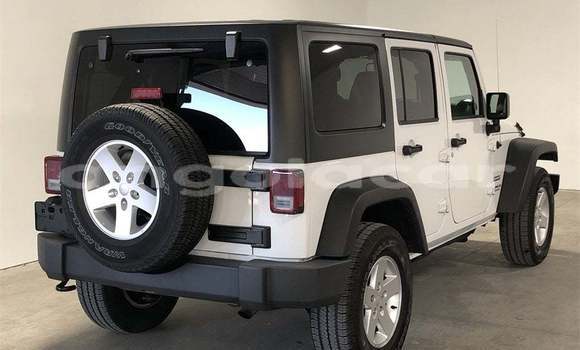 Buy Used Jeep Wrangler White Car in Luanda in Luanda Province Buy Used Jeep Wrangler White Car in Luanda in Luanda Province