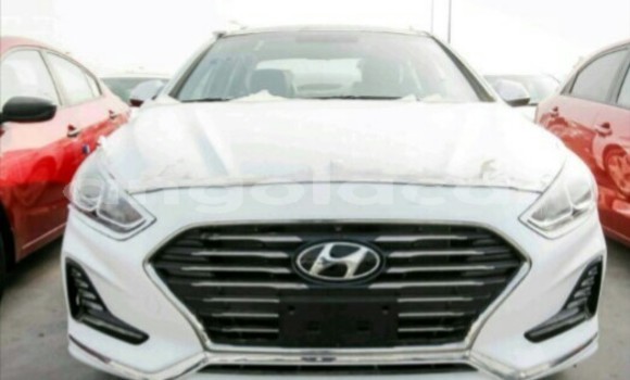 Buy New Hyundai Azera White Car in Luanda in Luanda Province Buy New Hyundai Azera White Car in Luanda in Luanda Province