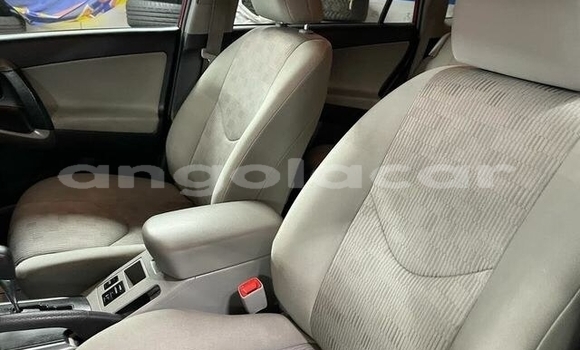 Comprar Usado Toyota RAV4 Vermelho Carro em Luanda em Luanda Province Comprar Usado Toyota RAV4 Vermelho Carro em Luanda em Luanda Province
