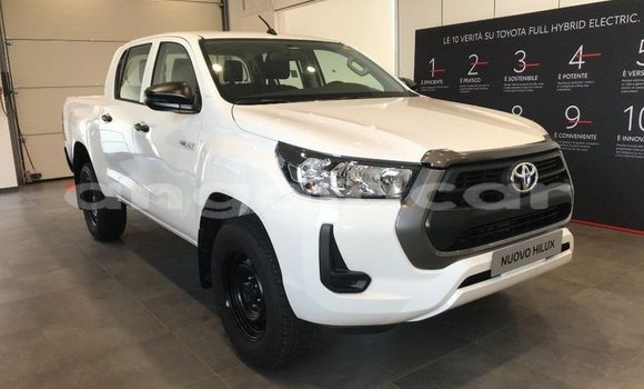 Comprar Usado Toyota Hilux Branco Carro em Luanda em Luanda Province