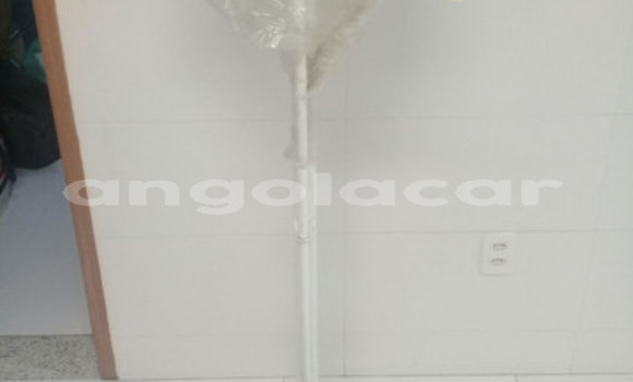 Comprar Usado Toyota RAV4 Vermelho Carro em Luanda em Luanda Province Comprar Usado Toyota RAV4 Vermelho Carro em Luanda em Luanda Province