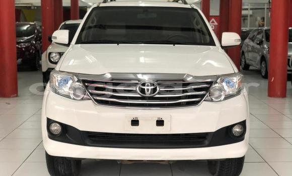 Comprar Usado Toyota Fortuner Branco Carro em Luanda em Luanda Province