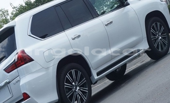 Acheter Occasion Voiture Lexus LX 570 Blanc à Caluquembe, Huila Acheter Occasion Voiture Lexus LX 570 Blanc à Caluquembe, Huila