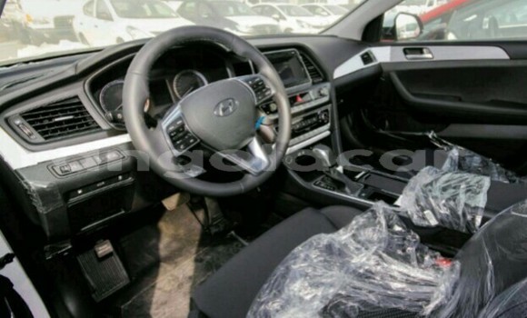 Buy New Hyundai Azera White Car in Luanda in Luanda Province Buy New Hyundai Azera White Car in Luanda in Luanda Province