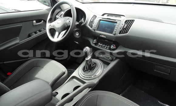 Buy Used Kia Sportage White Car in Luanda in Luanda Province Buy Used Kia Sportage White Car in Luanda in Luanda Province