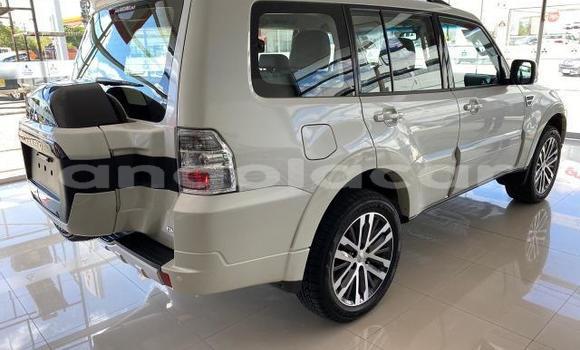 Buy Used Mitsubishi Pajero White Car in Luanda in Luanda Province Buy Used Mitsubishi Pajero White Car in Luanda in Luanda Province