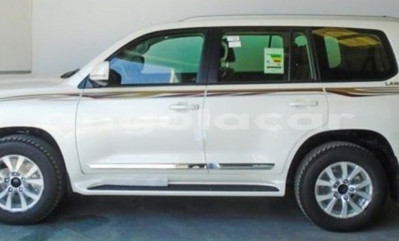 Buy Used Toyota Land Cruiser White Car in Luanda in Luanda Province Buy Used Toyota Land Cruiser White Car in Luanda in Luanda Province