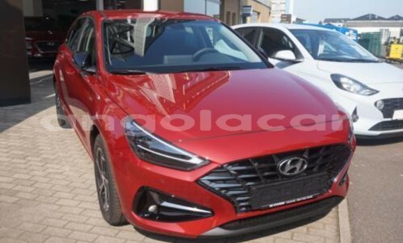 Comprar Usado Hyundai i10 Vermelho Carro em Luanda em Luanda Province