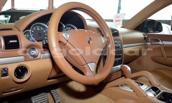 Comprar Importar Porsche Cayenne Verde Carro em Import - Dubai em Bengo Province Comprar Importar Porsche Cayenne Verde Carro em Import - Dubai em Bengo Province