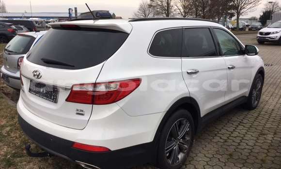 Comprar Usado Hyundai Santa Fe Branco Carro em Luena em Moxico Comprar Usado Hyundai Santa Fe Branco Carro em Luena em Moxico