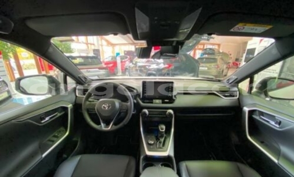 Buy Used Toyota RAV4 White Car in Luanda in Luanda Province Buy Used Toyota RAV4 White Car in Luanda in Luanda Province