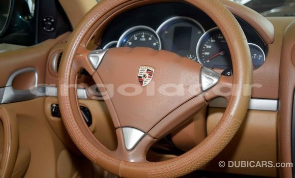 Comprar Importar Porsche Cayenne Verde Carro em Import - Dubai em Bengo Province Comprar Importar Porsche Cayenne Verde Carro em Import - Dubai em Bengo Province