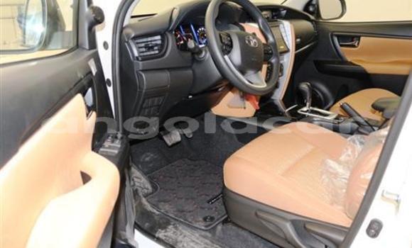 Buy Used Toyota Fortuner White Car in Luanda in Luanda Province Buy Used Toyota Fortuner White Car in Luanda in Luanda Province