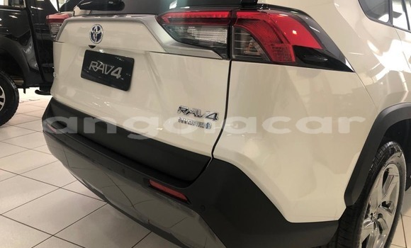 Comprar Usado Toyota RAV4 Branco Carro em Benguela em Benguela Comprar Usado Toyota RAV4 Branco Carro em Benguela em Benguela
