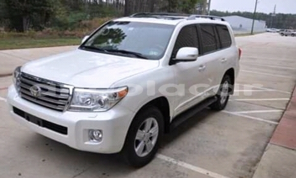Buy Used Toyota Land Cruiser White Car in Luanda in Luanda Province