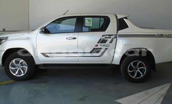 Buy Used Toyota Hilux White Car in Luanda in Luanda Province Buy Used Toyota Hilux White Car in Luanda in Luanda Province