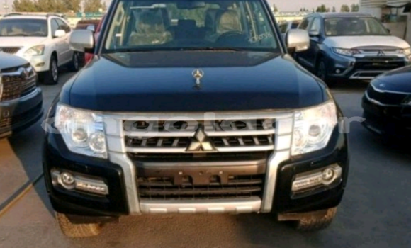 Buy Used Mitsubishi Pajero Black Car in Luanda in Luanda Province