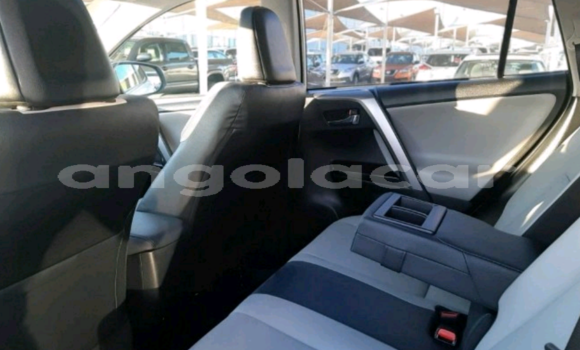 Comprar Usado Toyota RAV4 Branco Carro em Luanda em Luanda Province Comprar Usado Toyota RAV4 Branco Carro em Luanda em Luanda Province
