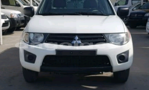 Buy Used Mitsubishi L200 White Car in Luanda in Luanda Province