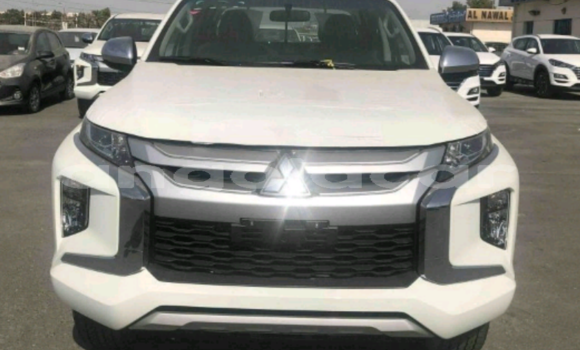 Buy Used Mitsubishi L200 White Car in Luanda in Luanda Province Buy Used Mitsubishi L200 White Car in Luanda in Luanda Province