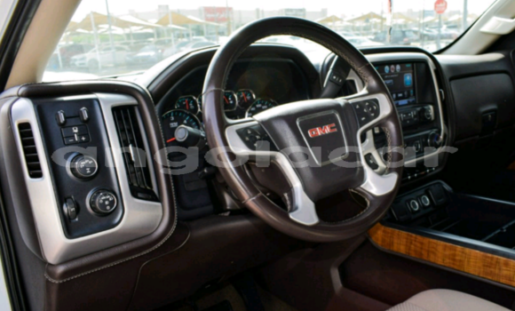 Acheter Occasion Voiture GMC Sierra Blanc à Luanda, Province de Luanda Acheter Occasion Voiture GMC Sierra Blanc à Luanda, Province de Luanda
