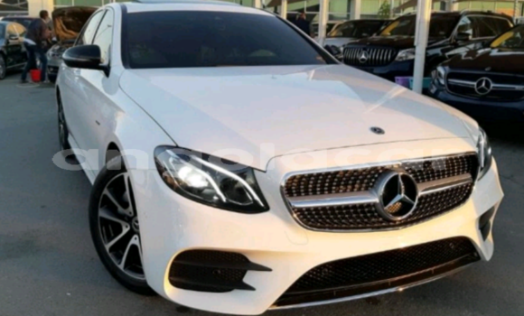 Comprar Usado Mercedes-Benz E200 Branco Carro em Luanda em Luanda Province Comprar Usado Mercedes-Benz E200 Branco Carro em Luanda em Luanda Province