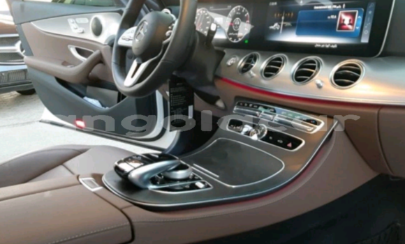 Buy Used Mercedes-Benz E200 White Car in Luanda in Luanda Province Buy Used Mercedes-Benz E200 White Car in Luanda in Luanda Province