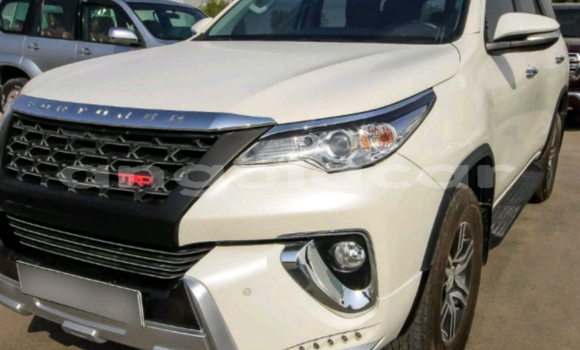 Acheter Occasion Voiture Toyota Fortuner Beige à Luanda, Province de Luanda Acheter Occasion Voiture Toyota Fortuner Beige à Luanda, Province de Luanda