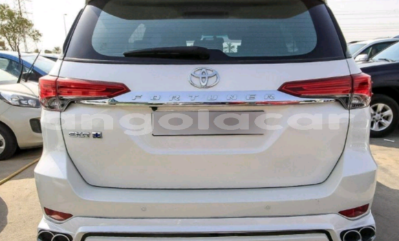 Acheter Occasion Voiture Toyota Fortuner Beige à Luanda, Province de Luanda Acheter Occasion Voiture Toyota Fortuner Beige à Luanda, Province de Luanda