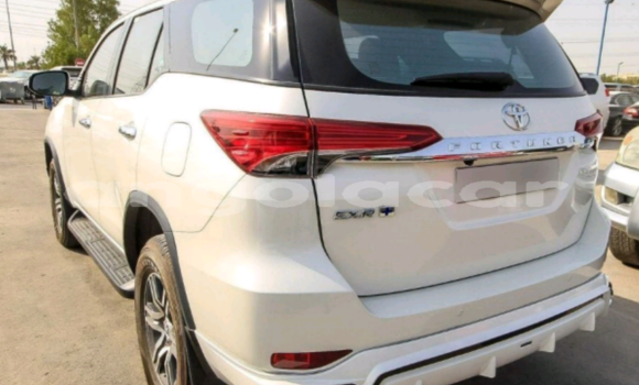 Acheter Occasion Voiture Toyota Fortuner Beige à Luanda, Province de Luanda Acheter Occasion Voiture Toyota Fortuner Beige à Luanda, Province de Luanda