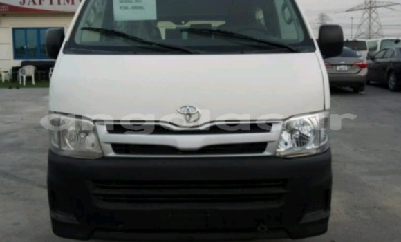 Buy Used Toyota Hiace White Car in Luanda in Luanda Province