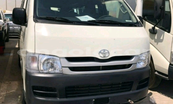 Comprar Usado Toyota Hiace Branco Carro em Luanda em Luanda Province