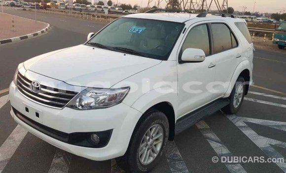 Comprar Importar Toyota Fortuner Branco Carro em Import - Dubai em Bengo Province Comprar Importar Toyota Fortuner Branco Carro em Import - Dubai em Bengo Province