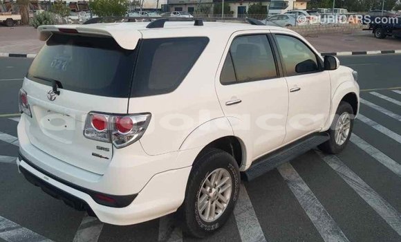 Comprar Importar Toyota Fortuner Branco Carro em Import - Dubai em Bengo Province Comprar Importar Toyota Fortuner Branco Carro em Import - Dubai em Bengo Province