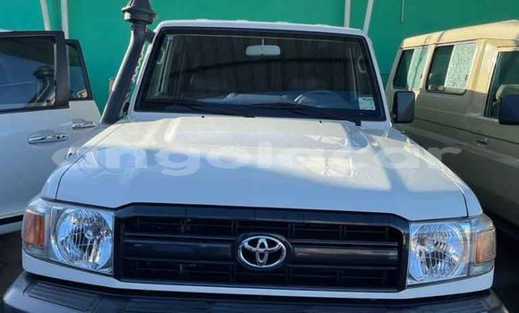 Buy Used Toyota Land Cruiser White Car in Benguela in Benguela