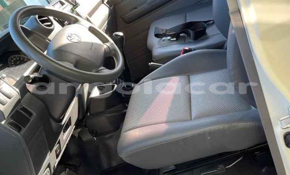 Buy Used Toyota Land Cruiser White Car in Benguela in Benguela Buy Used Toyota Land Cruiser White Car in Benguela in Benguela