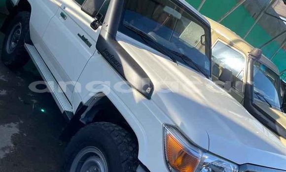 Buy Used Toyota Land Cruiser White Car in Benguela in Benguela Buy Used Toyota Land Cruiser White Car in Benguela in Benguela