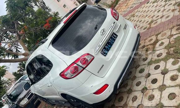 Buy Used Hyundai Santa Fe White Car in Luanda in Luanda Province Buy Used Hyundai Santa Fe White Car in Luanda in Luanda Province
